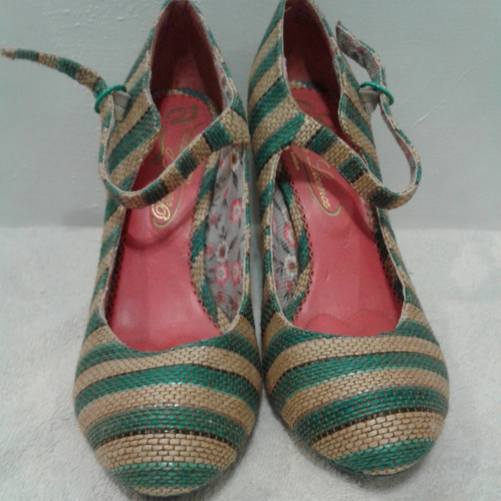 Poetic License teal & beige pumps